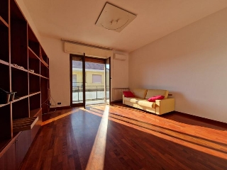 zoom immagine (Appartamento 130 mq, soggiorno, 3 camere, zona San Rita)