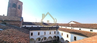 zoom immagine (Palazzo 602 mq, soggiorno, 10 camere, zona Vigevano - Centro)