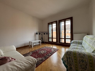 zoom immagine (Appartamento 95 mq, soggiorno, 2 camere, zona Cittadella - Centro)