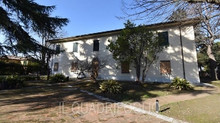 zoom immagine (Villa 650 mq, soggiorno, 5 camere, zona Longiano)