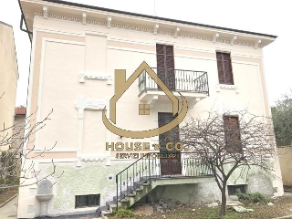 zoom immagine (Villa 360 mq, soggiorno, 3 camere, zona Vigevano - Centro)