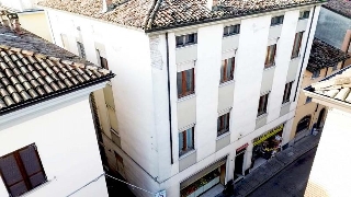 zoom immagine (Palazzo 400 mq, soggiorno, 8 camere, zona Fiorenzuola d'Arda)
