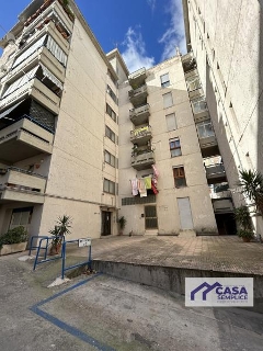zoom immagine (Appartamento 135 mq, soggiorno, 4 camere, zona Monreale - Centro)