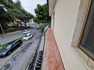 zoom immagine (Appartamento 65 mq, 2 camere, zona Porto Maurizio Centro)