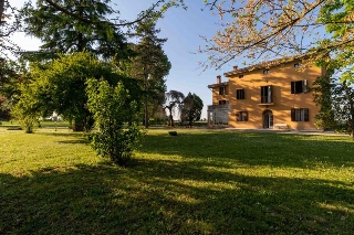 zoom immagine (Villa 535 mq, soggiorno, 9 camere, zona San Donato)