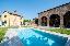 Rustico 330 mq, soggiorno, 3 camere, zona Este