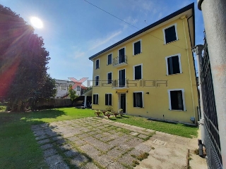 zoom immagine (Villa 318 mq, soggiorno, 6 camere, zona Cavarzere - Centro)