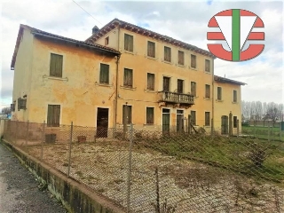 zoom immagine (Villa 960 mq, più di 3 camere, zona Stigliano)