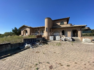 zoom immagine (Villa 400 mq, soggiorno, più di 3 camere, zona Sanfatucchio)