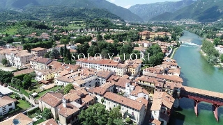 zoom immagine (Villa 1600 mq, soggiorno, 4 camere, zona Bassano del Grappa)