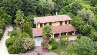 zoom immagine (Villa 190 mq, soggiorno, 3 camere, zona Sant'Agostino)