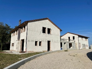 zoom immagine (Villa 400 mq, soggiorno, 4 camere, zona Castelcucco)