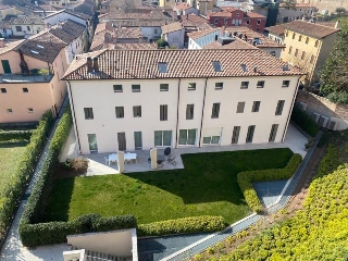 zoom immagine (Appartamento 300 mq, soggiorno, 3 camere, zona Cittadella - Centro)