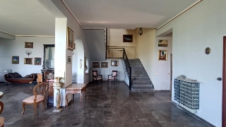 zoom immagine (Villa 350 mq, soggiorno, 6 camere, zona Castelliri)