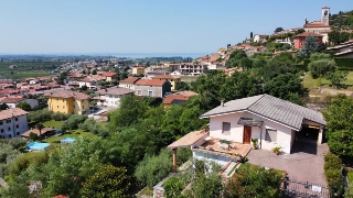 zoom immagine (Villa 200 mq, soggiorno, 2 camere, zona Cavaion Veronese)