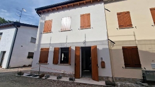 zoom immagine (Casa a schiera 230 mq, 3 camere, zona Sant'Antonio in Mercadello)