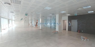 zoom immagine (Ufficio 500 mq, più di 3 camere, zona Stazione Garibaldi)
