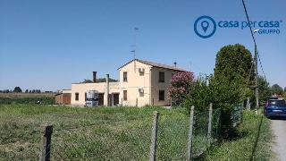 zoom immagine (Casa singola 150 mq, soggiorno, 3 camere, zona Villanova Marchesana)