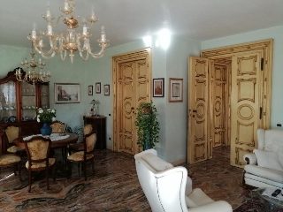 zoom immagine (Villa 200 mq, soggiorno, 3 camere, zona Vetrego)