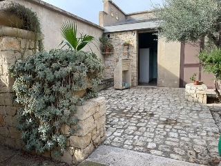 zoom immagine (Casa singola 260 mq, soggiorno, 4 camere, zona Santa Croce Camerina)