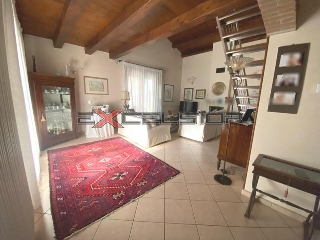 zoom immagine (Casa singola 230 mq, soggiorno, 3 camere, zona Baricetta)
