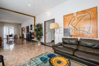 zoom immagine (Appartamento 220 mq, soggiorno, 6 camere, zona Santa Croce)