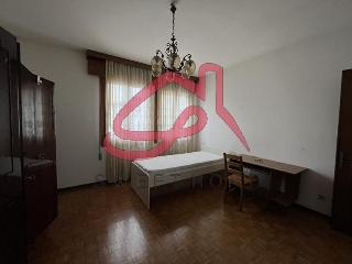 zoom immagine (Immobile 130 mq, soggiorno, 4 camere, zona Savonarola)