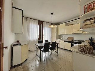 zoom immagine (Appartamento 108 mq, soggiorno, 3 camere, zona Solesino - Centro)