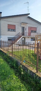 zoom immagine (Casa singola 180 mq, soggiorno, 4 camere, zona Castelbaldo - Centro)