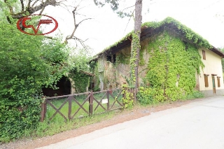 zoom immagine (Rustico 240 mq, soggiorno, 3 camere, zona Castelnuovo dei Sabbioni)