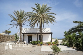 zoom immagine (Rustico 180 mq, 3 camere, zona Pantelleria)