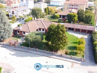 zoom immagine (Villa 288 mq, soggiorno, 3 camere, zona Campodarsego)