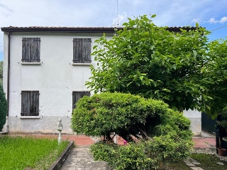 zoom immagine (Casa singola, soggiorno, 2 camere, zona Galzignano Terme - Centro)