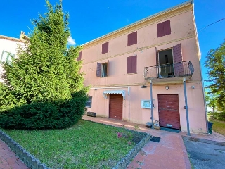 zoom immagine (Casa singola 550 mq, soggiorno, 6 camere, zona San Martino Spino)