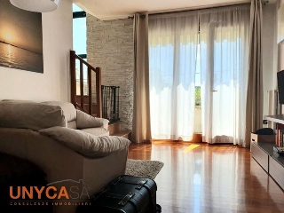 zoom immagine (Appartamento 130 mq, soggiorno, 3 camere, zona Tencarola)