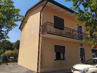 zoom immagine (Casa singola 250 mq, soggiorno, 4 camere, zona Scaltenigo)