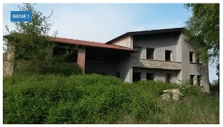 zoom immagine (Garage 718 mq, soggiorno, 5 camere, zona Ceregnano)