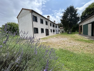 zoom immagine (Casa singola 360 mq, soggiorno, più di 3 camere, zona Carmignano)