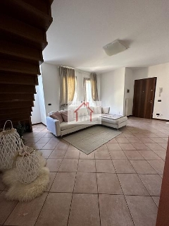 zoom immagine (Appartamento 120 mq, soggiorno, 2 camere, zona Giavera del Montello - Centro)