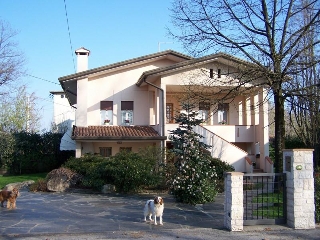 zoom immagine (Casa singola 250 mq, soggiorno, 3 camere, zona Vallà)