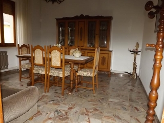 zoom immagine (Casa singola 190 mq, soggiorno, 4 camere, zona Vallone)