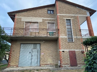 zoom immagine (Casa singola 210 mq, soggiorno, 3 camere, zona Sanfatucchio)
