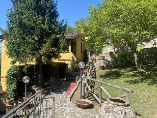 zoom immagine (Casa singola 125 mq, soggiorno, 3 camere, zona San Donato in Collina)