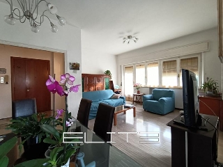 zoom immagine (Appartamento 140 mq, soggiorno, 4 camere, zona Borgo Rodi)