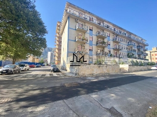 zoom immagine (Appartamento 135 mq, soggiorno, 3 camere, zona Bonagia)