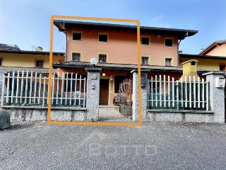 zoom immagine (Casa a schiera 180 mq, soggiorno, 3 camere, zona Borgomanero)