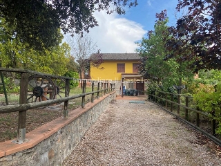 zoom immagine (Casa singola 160 mq, soggiorno, 2 camere, zona Mantignana)