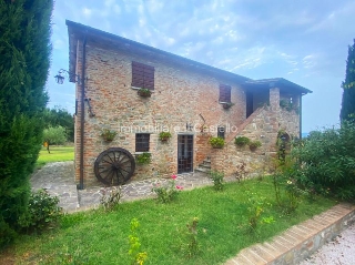 zoom immagine (Rustico 164 mq, soggiorno, 3 camere, zona Montecchio)