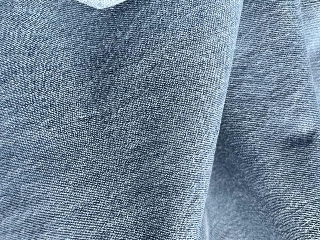 zoom immagine (Scampolo tessuto jeans slavato 100% Cotone)