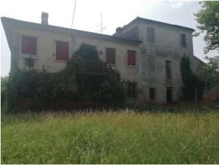 zoom immagine (Rustico 9174 mq, soggiorno, 4 camere, zona Ronco all'Adige)